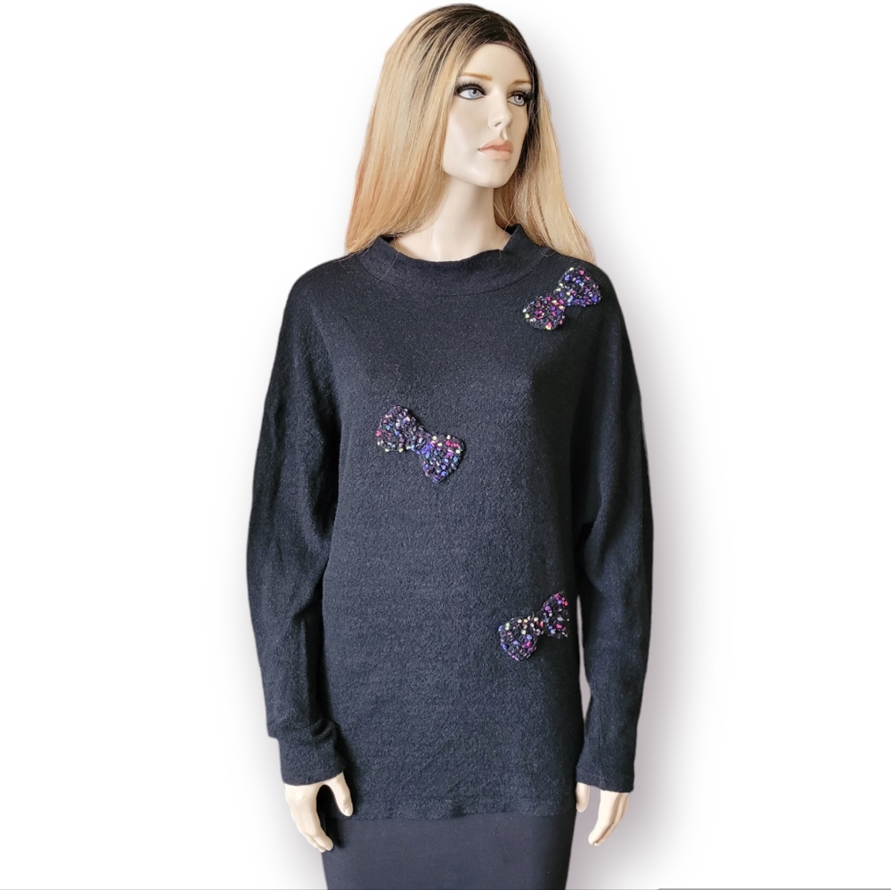 Nadya Toto Sweater in black with Bow Appliqué Details size medium oversized